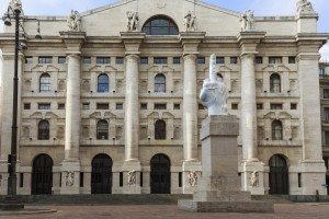 Piazza Affari, perché anche le Sgr perdono quota