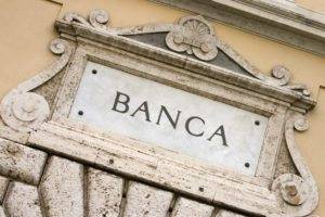 Banche italiane, come decidere se vendere o comprare