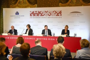 BCE, fine del QE a dicembre. Tassi invariati almeno per un altro anno