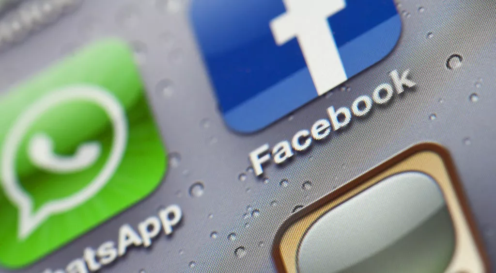 financialounge -  Business facebook Instagram Messaggistica privacy Whatsapp