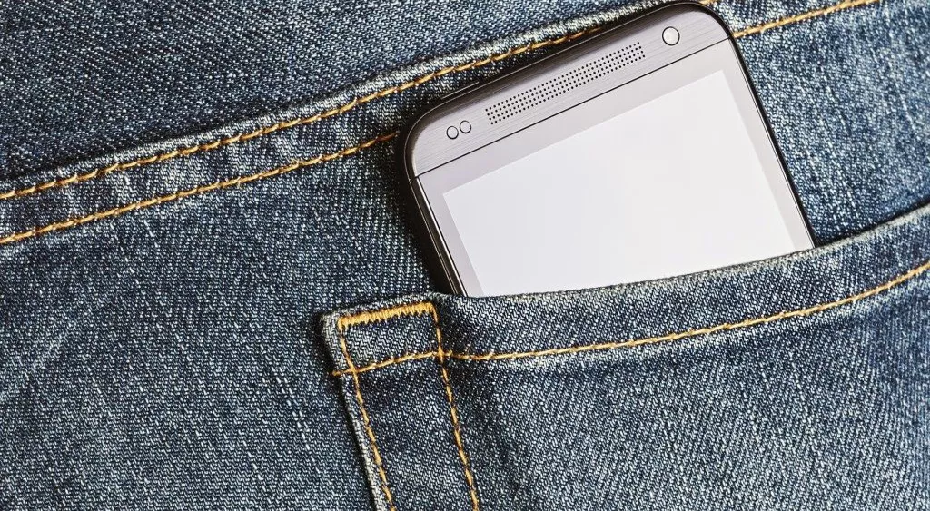 financialounge -  jeans smartphone