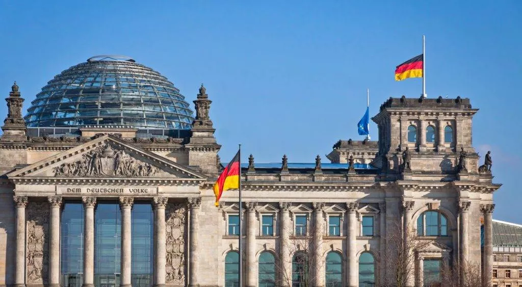 financialounge -  Angela Merkel Armin Laschet Bundestag elezioni germania Morning News Olaf Scholtz