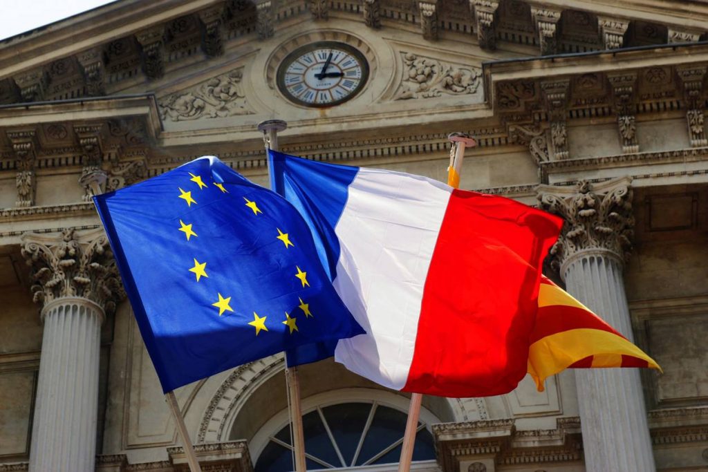 Parlamento diviso e avanzata della sinistra in Francia non allarmano i mercati