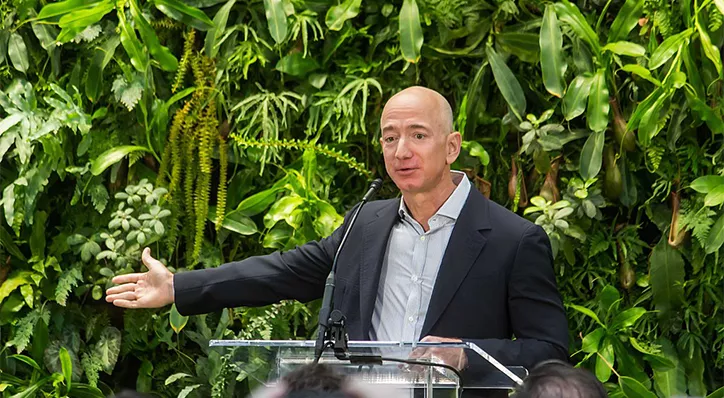 financialounge -  Amazon cloud computing Jeff Bezos leadership robotica voli spaziali