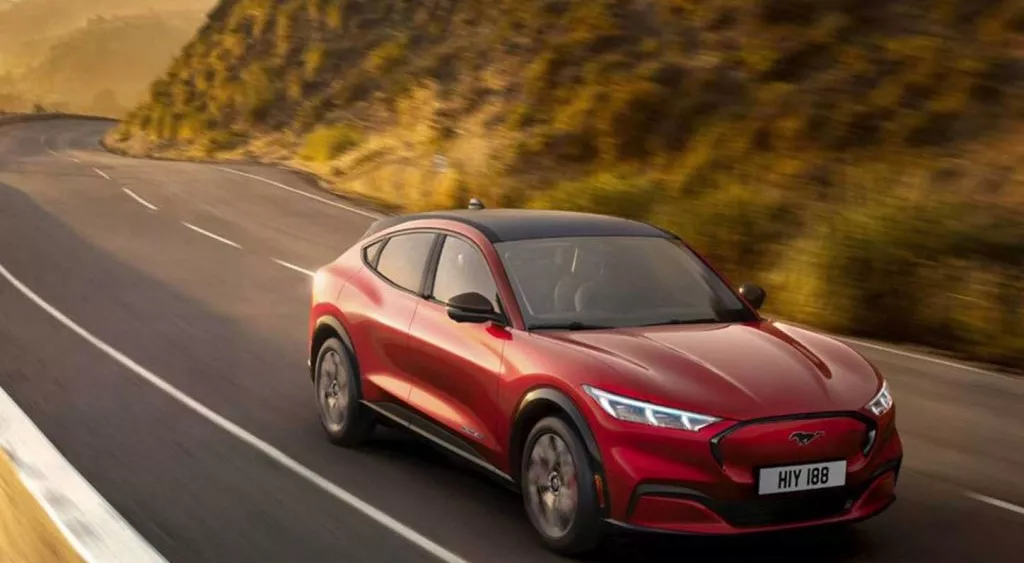 financialounge -  auto elettriche Ford Mustang smart Tesla