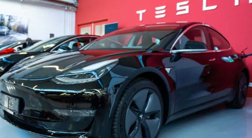 financialounge -  auto elettrica settore automobilistico Tesla