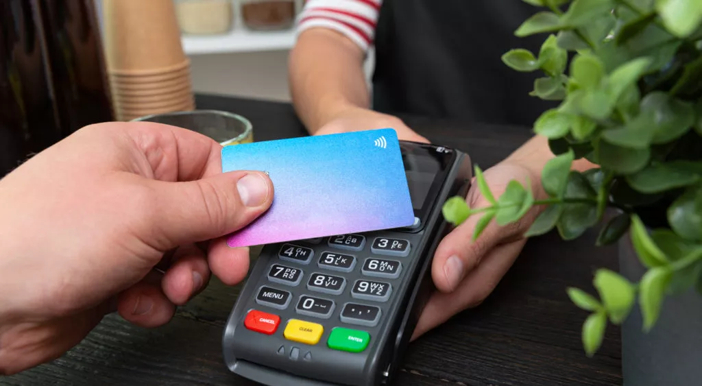 financialounge -  Carta di credito contactless pagamenti elettronici Pin Pos smart