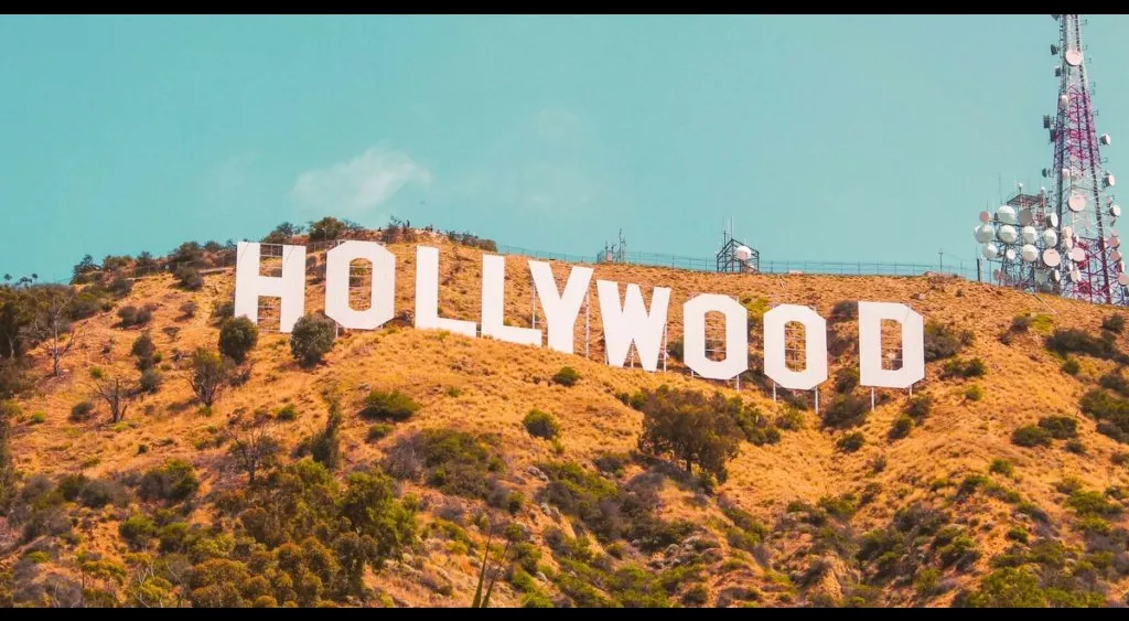 financialounge -  cinema digital disruption Hollywood netflix smart streaming