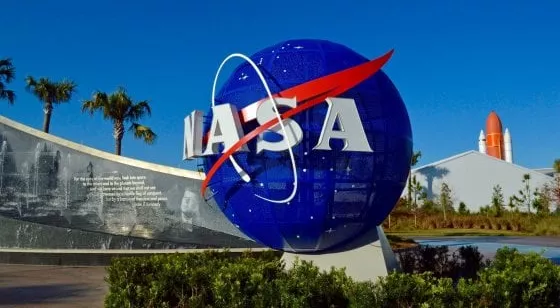 financialounge -  Estee Lauder Nasa Smart Life spazio