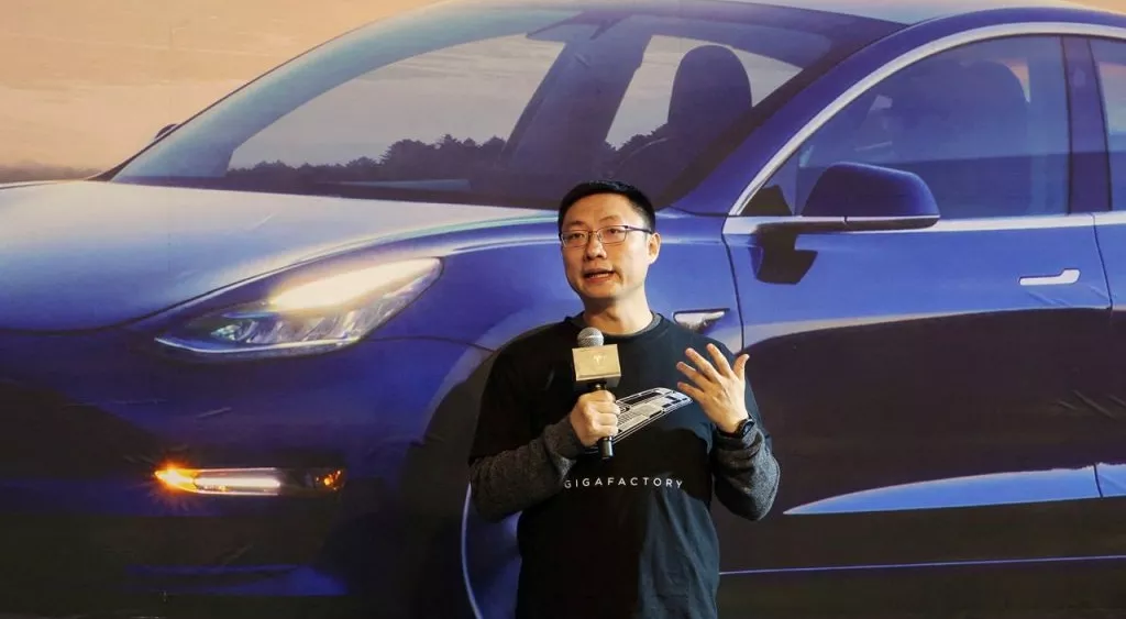 financialounge -  Elon Musk finanza Tesla Tom Zhu