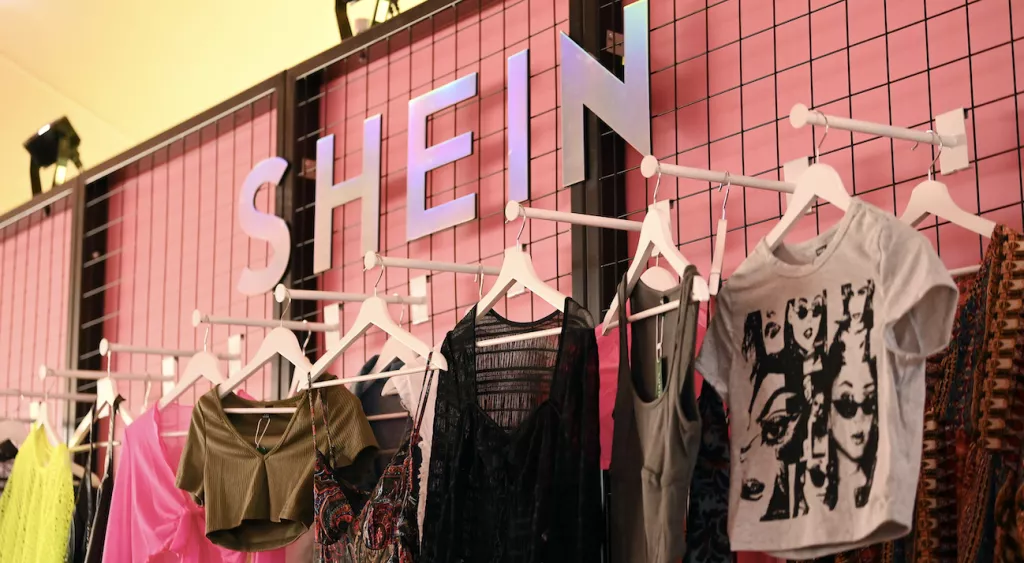 financialounge -  economia fast fashion shein