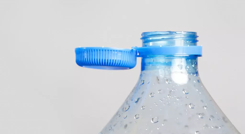 financialounge -  bottiglie plastica Plastica sostenibilità tappo Ue