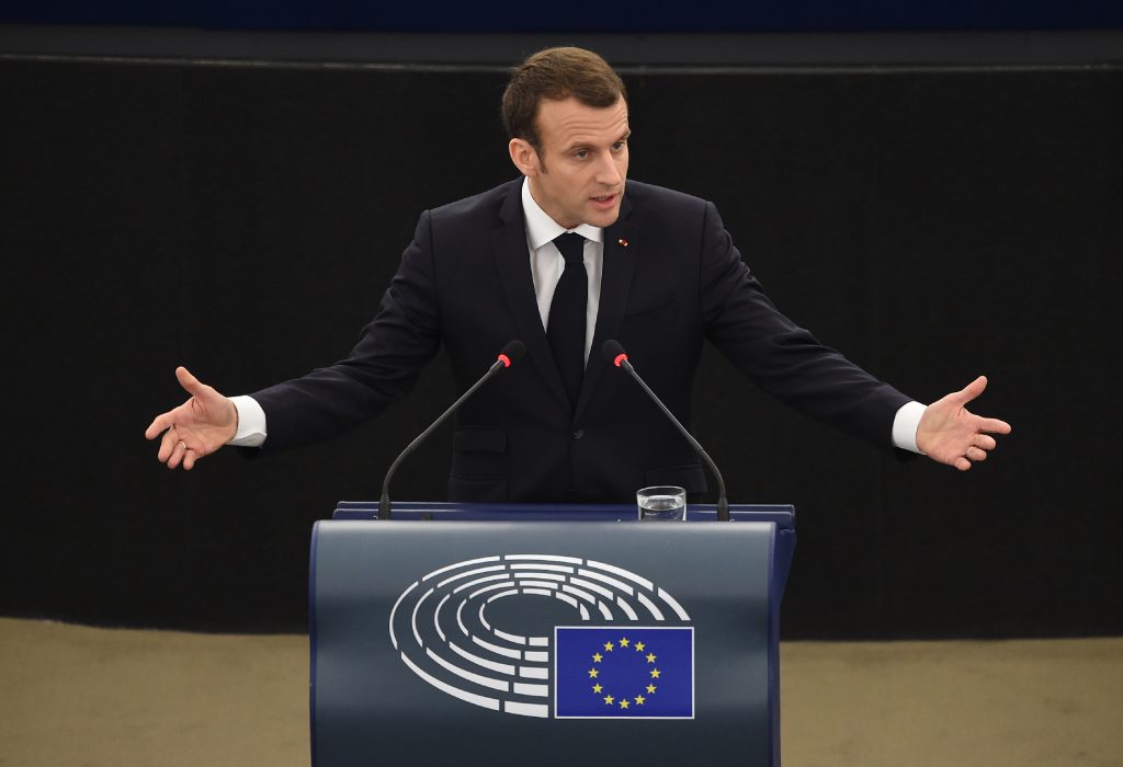 Crollano i titoli bancari in Francia con la vittoria di Le Pen e le nuove elezioni indette da Macron