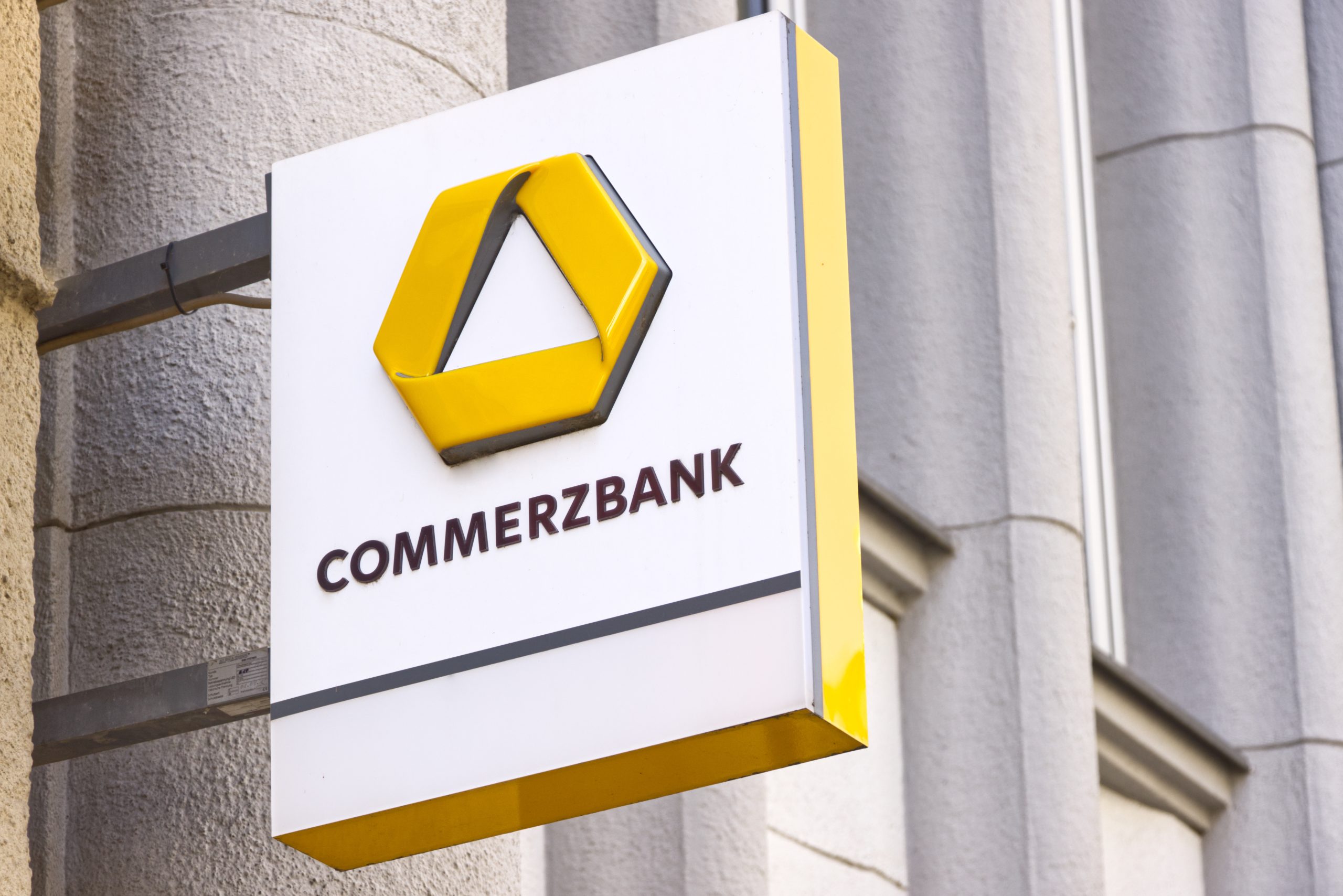 financialounge -  Commerzbank mercati Unicredit