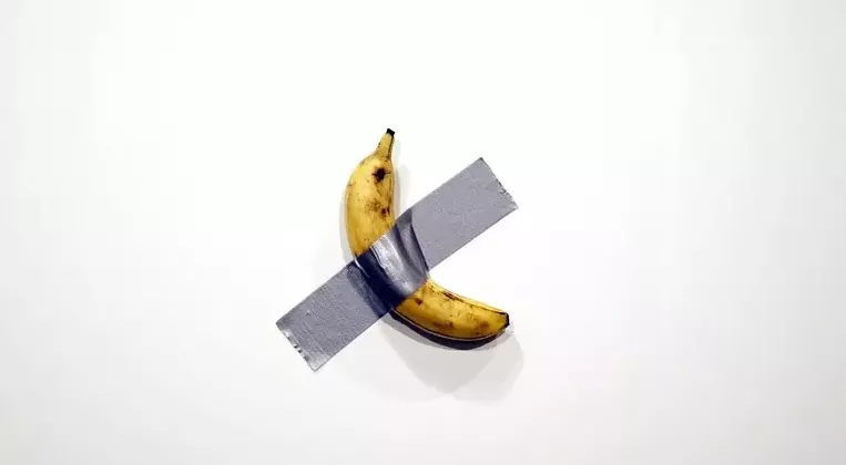 financialounge -  arte banana Maurizio Cattelan Sotheby's