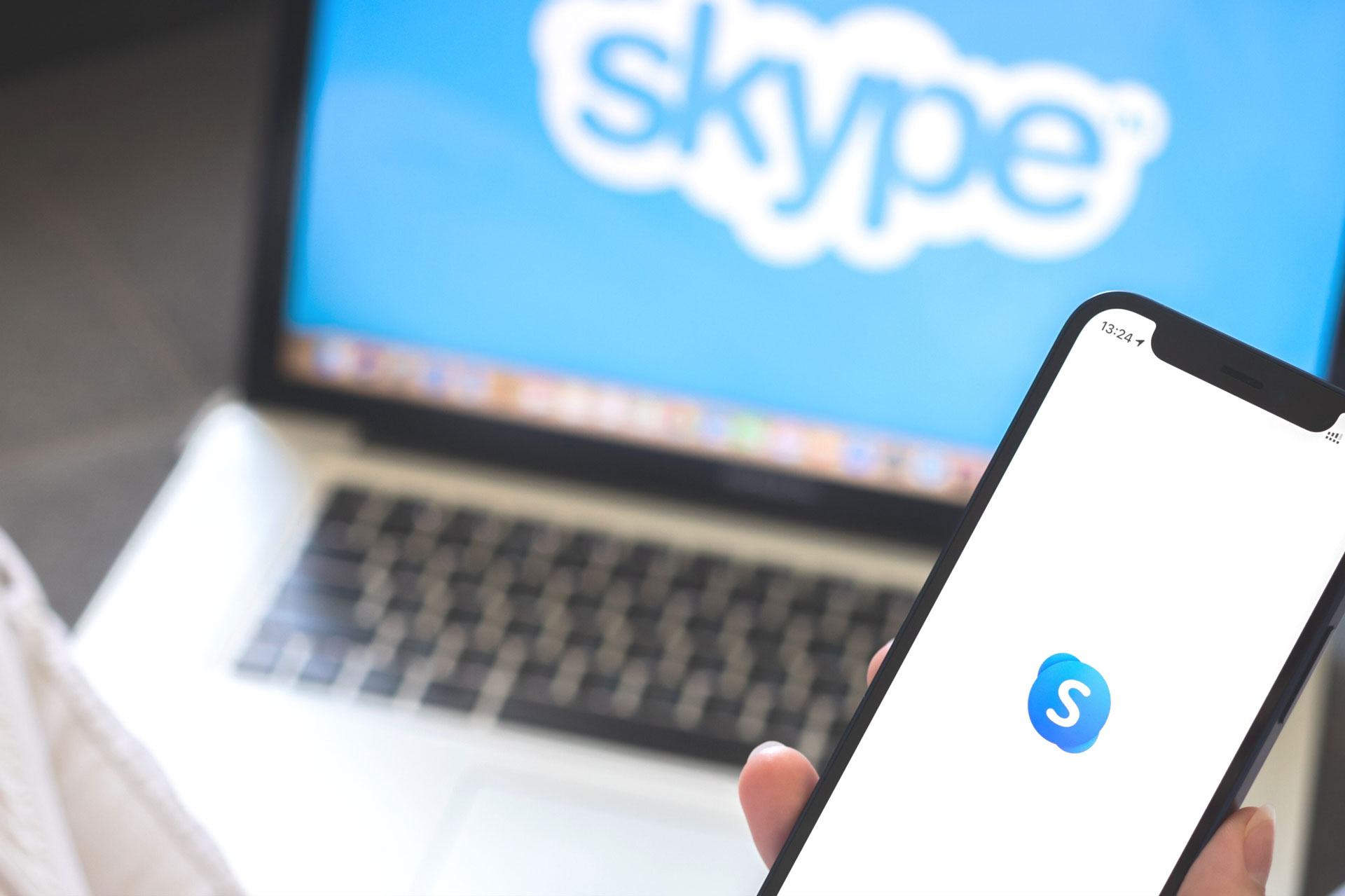 financialounge -  microsoft Skype Teams Whatsapp Zoom